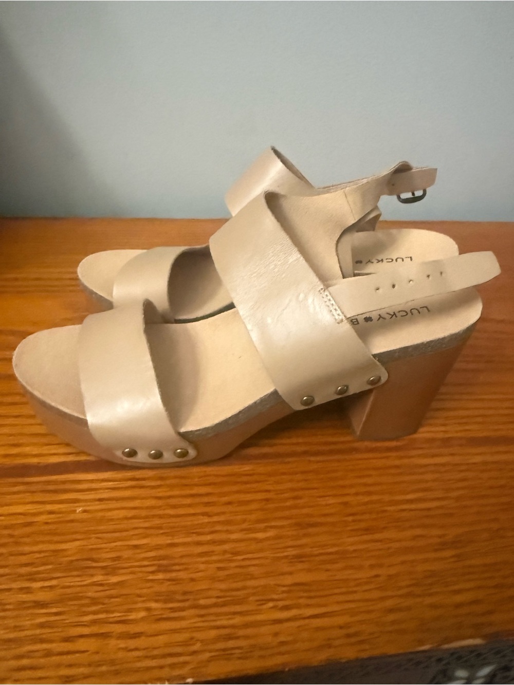 Lucky Brand Beige Leather Platform Sandals
